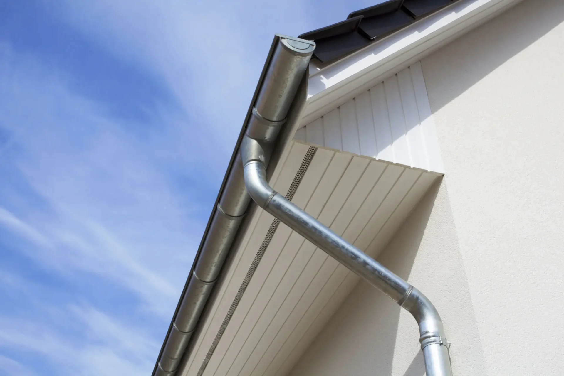 Residential roof with drainage pipe system